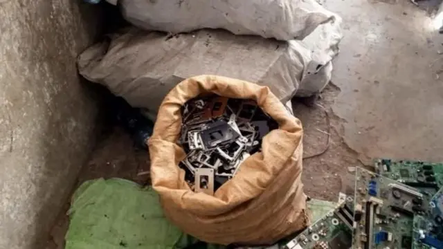 ਥੈਲੇ ਵਿੱਚ ਰੱਖੇ ਪੁਰਜ਼ੇ