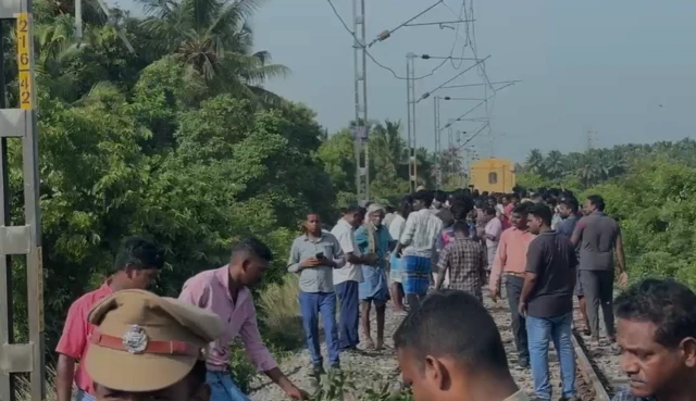 கடலூர், ரயில்வே கேட், பள்ளி வேன், விபத்து, பள்ளி மாணவர்கள் உயிரிழப்பு