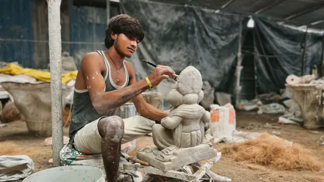 गणेशोत्सवाला 2 महिने असताना पेणचे मूर्तिकार संकटात कसे आले?