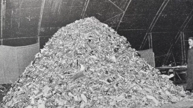 تباہ شدہ جہاز کے ٹکڑے