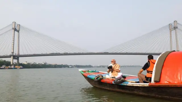 কলকাতার গঙ্গাবক্ষে নরেন্দ্র মোদীর নৌকাবিহার