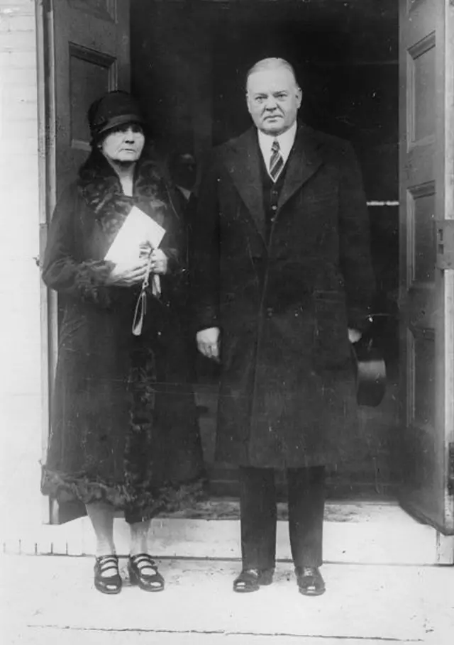На фото - Марія Скадовська-Кюрі з президентом США Гербертом Гувером, 1930 рік. 