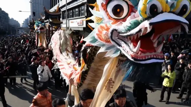 Teknoloji, içinde yüzlerce kişinin olduğu bir video yaratabildi