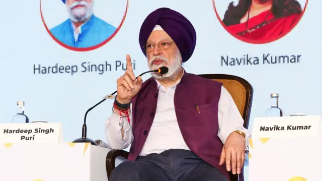 हरदीप पुरी का कहना है कि उनके न्यूयॉर्क में आठ साल रहने के दौरान में संभवतः तीन या चार बैठकों (एपस्टीन के साथ) के संदर्भ मिले हैं