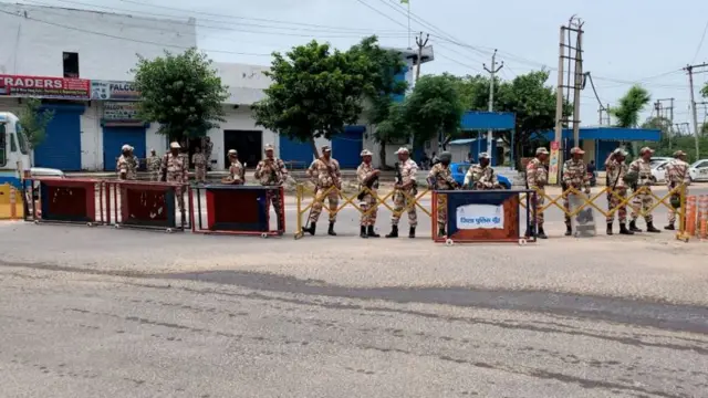 तैनात पुलिसकर्मी