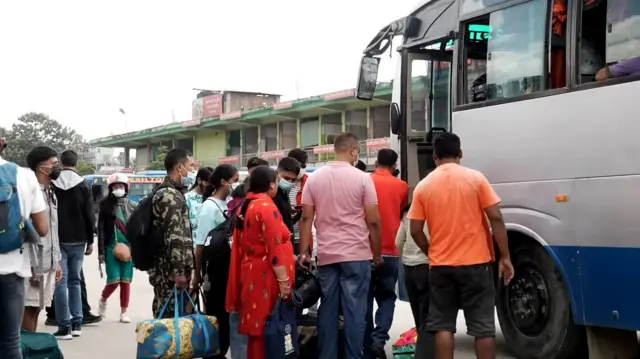 दशैँमा यात्रुहरू