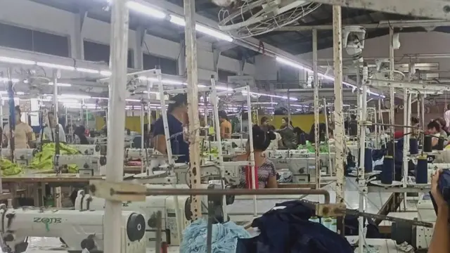 အထည်ချုပ်စက်ရုံ လုပ်ငန်းခွင်