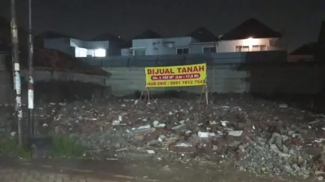 Rumah Elina dihancurkan dengan alat berat atas perintah Samuel.