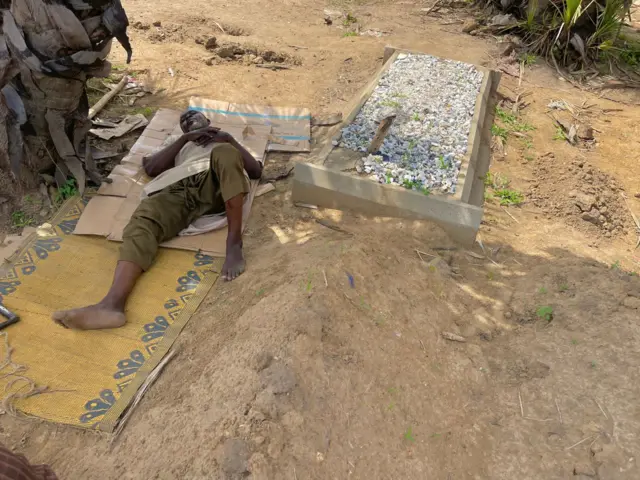 Dem say when dem work tire na to use cartons lie down sleep