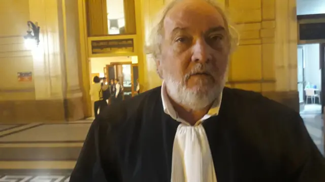 Maître Vincent Lurquin ni we aburanira Séraphin Twahirwa, akaba ari na we yaburanira Jenerali-Majoro Augustin Ndindiriyimana igihe yarengutswa na sentare mpanavyaha yari yashiriweho Urwanda i Arusha