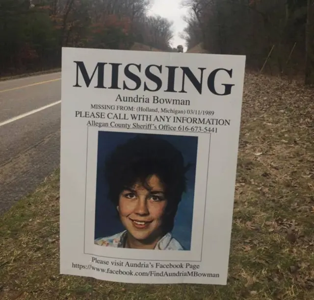 Cartaz informando que Alexis estava desaparecida