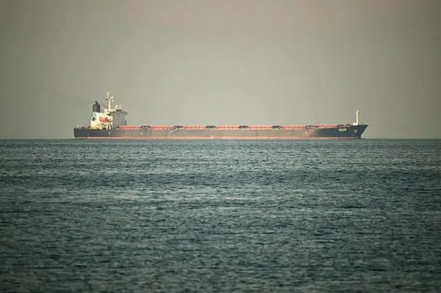 होर्मुझची सामुद्रधुनी हा जागतिक तेल पुरवठ्यासाठीचा एक महत्त्वाचा मार्ग आहे.