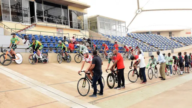 Cyclists line up to represent dia kontris ahead of di race