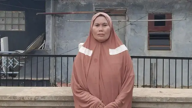 Istikomah, warga kampung Gedong Pompa, Penjaringan, sudah 40 tahun tinggal di sana. 