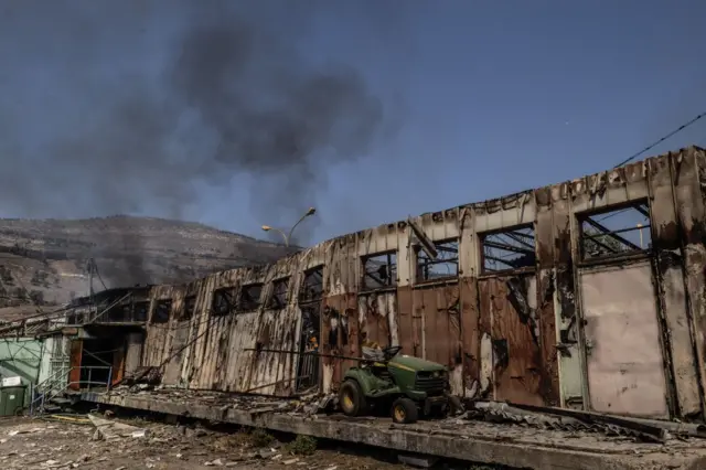 กลุ่มฮิซบอลเลาะห์ห์ยิงจรวดโจมตีพื้นที่อยู่อาศัยในคิรีอัต เชโมนา ของอิสราเอล เมื่อ 24 ก.ย. 