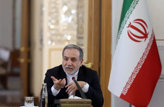 عباس عراقچی، وزیر امور خارجه ایران میگوید که کشورش «آماده ازسرگیری مذاکرات با دولت آمریکا در مورد برنامه و توسعه هستهای خود است.