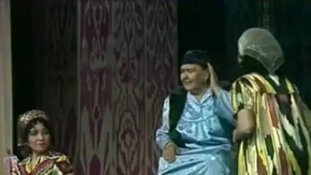 "Kelinlar qo'zg'oloni" spektaklidan