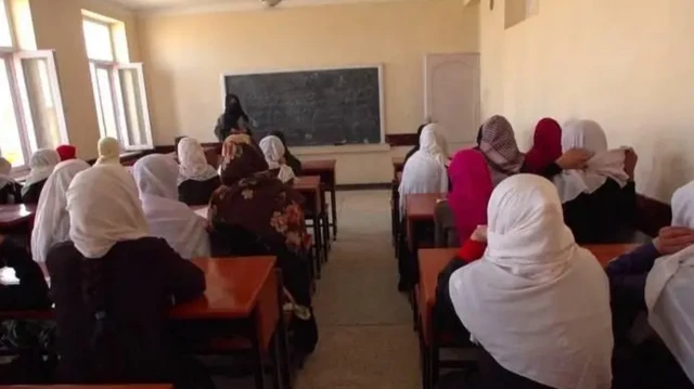 பெண்கள் கல்வியை தடை செய்தது தாலிபன்