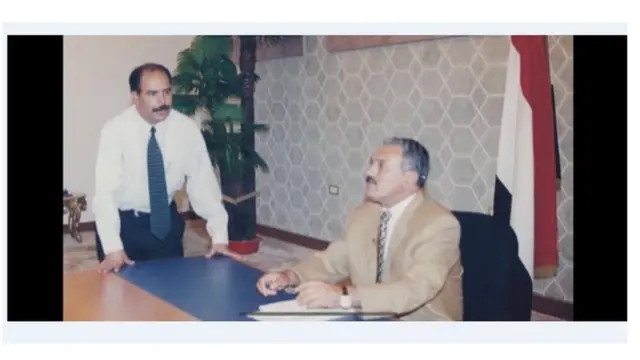 الرئيس اليمني الراحل على صالح مع الصحفي أنور العنسي