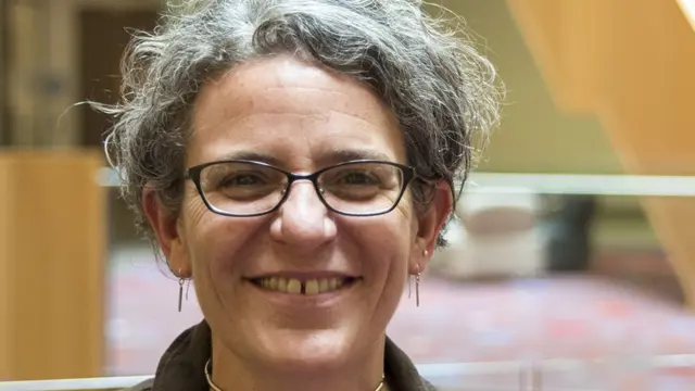 Dr Silviyaa Makileen