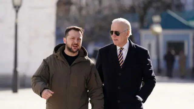 কিয়েভে প্রেসিডেন্ট জেলেনস্কির সঙ্গে যুক্তরাষ্ট্রের প্রেসিডেন্ট জো বাইডেন