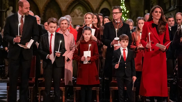 Принц і принцеса Уельські з дітьми у Вестмінстерському абатстві під час колядки "Разом на Різдво"