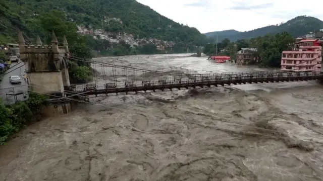 ఉత్తరాదిలో వరదలు