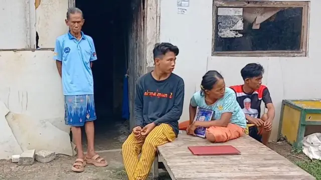 Ahmad di kediamannya.