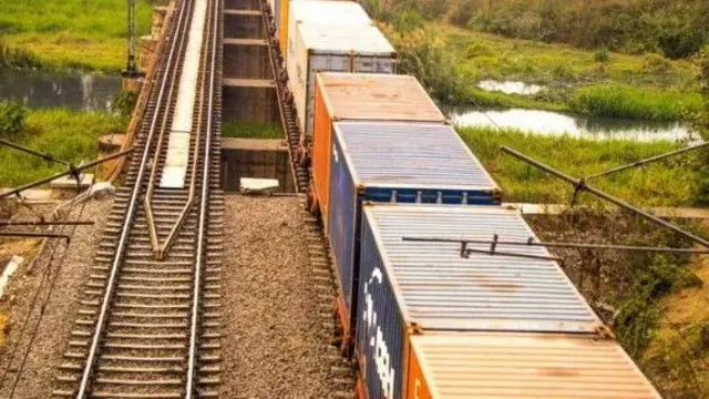 இந்தியாவுக்கு ரயில் போக்குவரத்து வசதி வழங்குவது தொடர்பாக வங்கதேசத்தில் எழுந்த சர்ச்சை : பிரதமர் ஷேக் ஹசீனா விளக்கம்