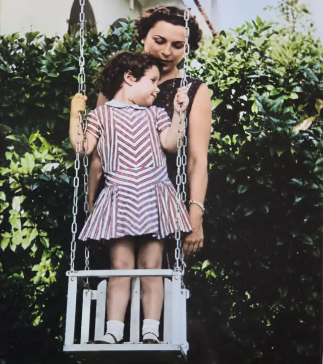 Majka Aline Fernandez (na slici sa njom) otkrila je da joj je Fidel Kastro otac kad je ova imala 10 godina