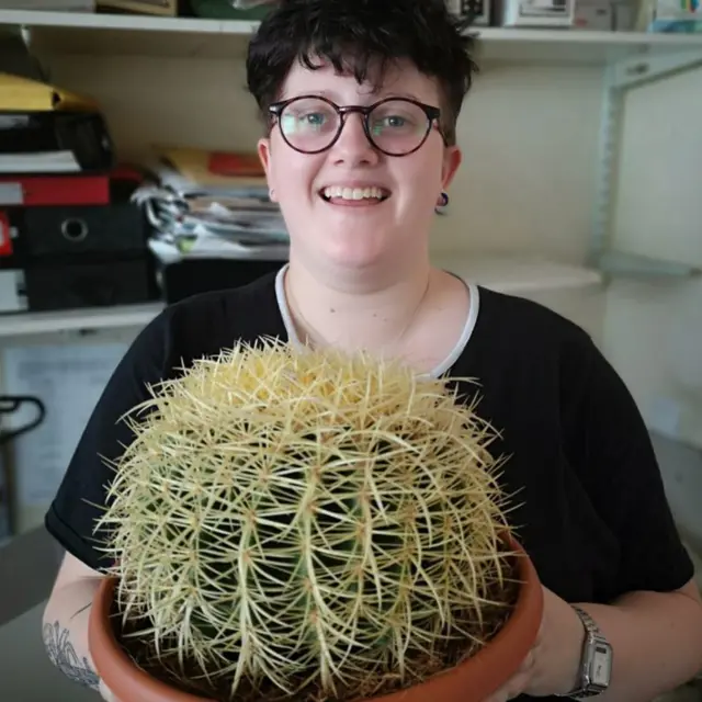 "밀레니얼이 전형적으로 할 법한 말이지만…. 제게는 크게 헌신하지 않고 무언가를 돌보는 것이 이상적인 라이프스타일 같아요"