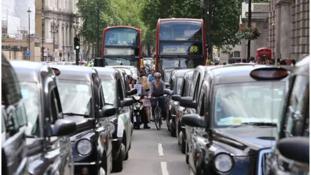 லண்டனில் வாகனங்களை இயக்கும் உரிமையை இழந்தது ஊபர் நிறுவனம்