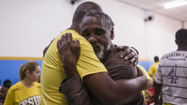 Nogueira com as pessoas que ajuda na cracolândia