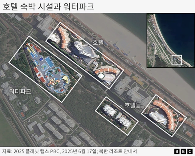 새 리조트를 보여주는 위성 이미지. 워터파크와 여러 호텔이 표시되어 있다. 모두 해변이 보이는 해안선을 따라 자리 잡고 있다.