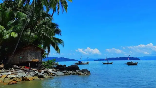 နိုင်ငံခြားခရီးသွားတွေ လည်ပတ်လေ့ရှိတဲ့ တနင်္သာရီကမ်းရိုးတန်းက သဘာဝကျွန်းတွေ