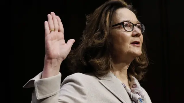 吉娜·哈斯佩尔在美国国会听证会上宣誓