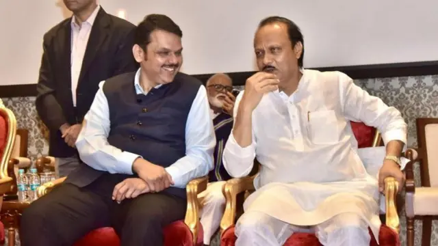 अजित पवारांविरुद्ध फडणवीसांनी बैलगाडी भरुन पुरावे देऊन असं म्हटलं.