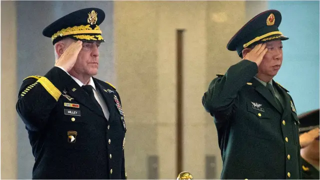 2016年8月16日，時任美國陸軍參謀長馬克·米利將軍與中國人民解放軍李作成將軍在北京會晤的資料照片。