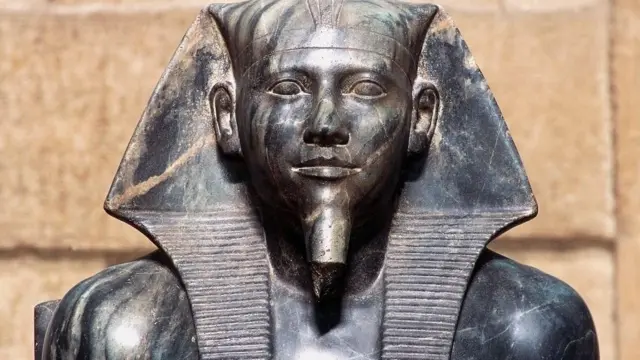 গিজা থেকে পাওয়া দিওরিতে খাফ্রের ভাস্কর্য