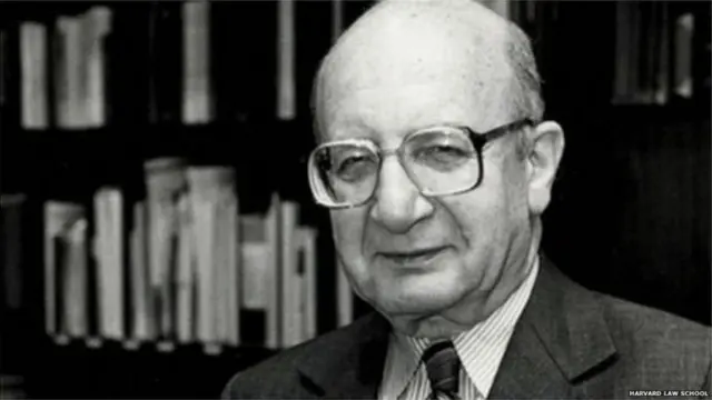 પ્રોફેસર લુઈ બી શૉન