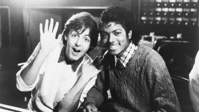 1983 yılında Paul McCartney ve Michael Jackson beraber yapacakları düet için stüdyoda hazırlık yapıyor.