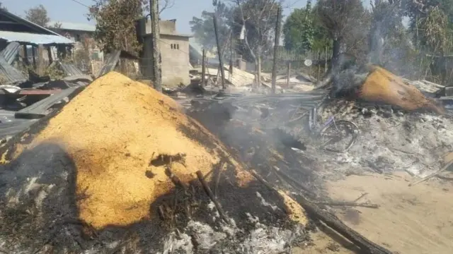 ဝဲတောရွာမှာ အိမ် ၅ လုံးနဲ့အတူစပါးကျီတွေပါမီးလောင်ကျွမ်းခဲ့