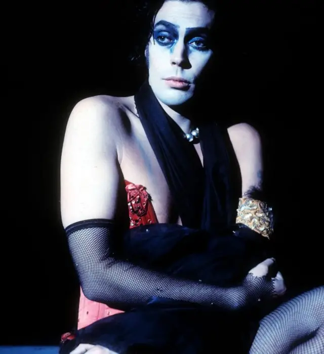 Frenkova promena u ranjivijeg lika jedan je od razloga zašto se mnogi poistovećuju sa filmom