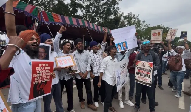 భారత్, కాక్రోచ్ జనతా పార్టీ, రాజకీయాలు, తెలంగాణ, హైదరాబాద్