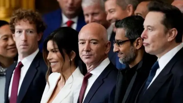 Трамптын ант берүү аземине чогулган миллиардерлер