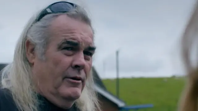 Дэвид Дэвис Брод-Хейвен башталгыч мектебиндеги 1977-жылы ТУОну көгөн окуучулардын бири болчу.