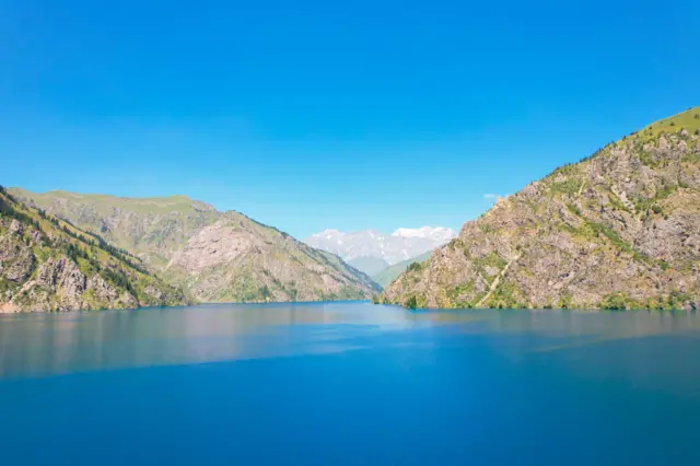 Тоо коюну толо мөлтүр суу...