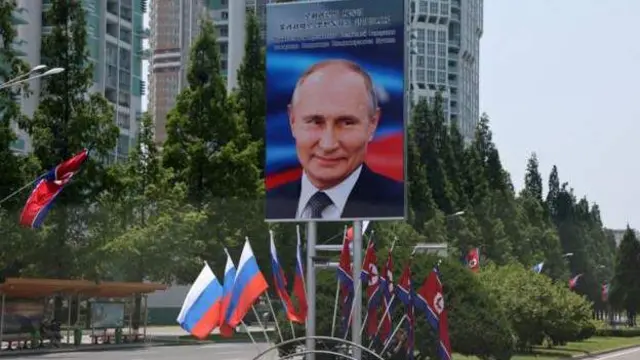 পুতিনকে স্বাগত জানাতে সাজানো হয়েছে শহর