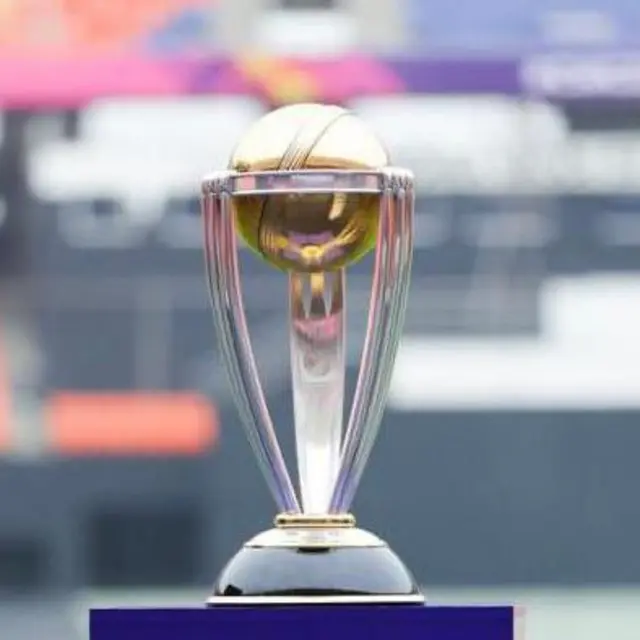 विश्व कप क्रिकेट की ट्राफी.