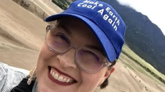 أوت حاليًا متطوعة مع مجموعة تدافع عن حلول المناخ في الولايات المتحدة